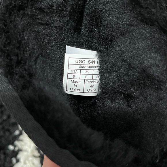 NIB Women’s Size 5 (Euro Sz 36) UGG Classic Short Stud II Winter Boots In Black - Picture 8 of 14
